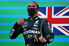 Cán cột mốc mới, Lewis Hamilton vượt qua huyền thoại Michael Schumacher