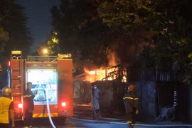 Kịp thời khống chế đám cháy tại kho xưởng ở Thanh Trì 