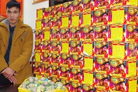 Bắt quả tang đối tượng đang vận chuyển hơn 110kg pháo 