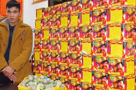 Bắt quả tang đối tượng đang vận chuyển hơn 110kg pháo 