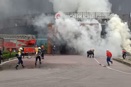  Xử lý nhanh tình huống cháy giả định tại nhà hàng trong Siêu thị BigC