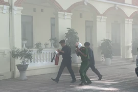 Hàng trăm học sinh tham gia thực tập cứu nạn, thoát nạn trong đám cháy giả định 