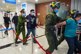 Diễn tập khẩn nguy đối phó với tình huống gây rối tại Sân bay Quốc tế Nội Bài 