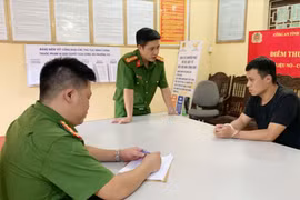 Vận động đối tượng chống người thi hành công vụ ra đầu thú 