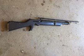 Vô tình “sờ” vào cò súng tự chế dẫn đến tử vong 