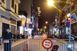 Lực lượng Công binh xử lý quả bom dưới nền móng công trình đang thi công