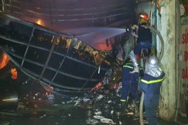 Kịp thời dập tắt đám cháy ở cửa hàng gia dụng tại phường Lĩnh Nam 