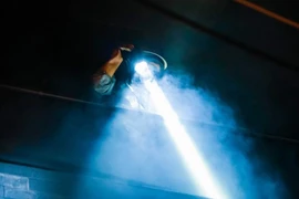 Những hình ảnh xúc động về người lính cứu hỏa cứu người tại đám cháy có nhiều bình khí gas ở Đan Phượng