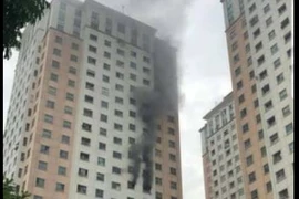 Dập tắt đám cháy tại tầng 13, khu đô thị Xa La, Hà Đông