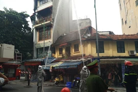 Diễn tập phương án chữa cháy, cứu nạn tại phố Hàng Mã 