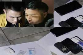 Mang theo súng tự chế và ma túy vào quán hát 