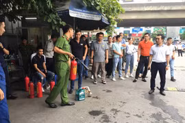 Tập huấn kỹ năng cứu nạn, chữa cháy cho lực lượng dân phòng, dân quân tự vệ 