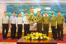 Giám đốc Công an thành phố Hà Nội tiếp tân Giám mục Giáo phận Hưng Hóa 