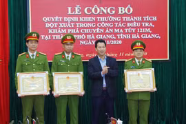 Bắt nhóm đối tượng vận chuyển trái phép 30 bánh heroin