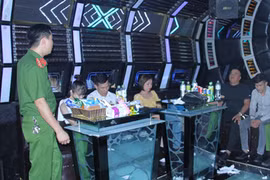 Bắt quả tang 6 đôi nam nữ sử dụng ma túy tại quán karaoke 