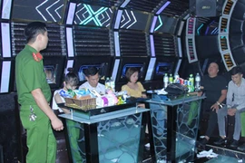 Bắt quả tang 6 đôi nam nữ sử dụng ma túy tại quán karaoke 