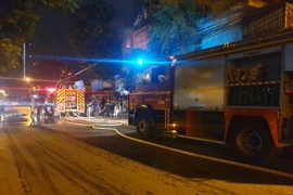 Kịp thời hướng dẫn thoát nạn và dập tắt đám cháy trong đêm 