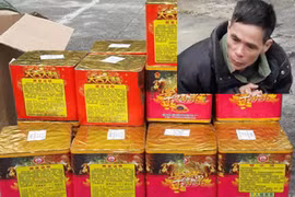 Bắt quả tang đối tượng vận chuyển trên 100kg pháo lậu 