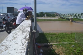 Phát hiện thi thể nam thanh niên quỳ gối dưới chân cầu