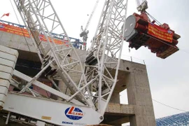 Lắp đặt thành công stator máy phát số 2, nhiệt điện Vũng Áng 1