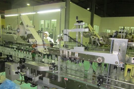 Doanh nghiệp than “trở tay không kịp” về yêu cầu dán tem rượu