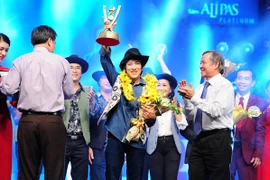 "Đặc sản Hội An" Duy Dũng đoạt giải quán quân "Tiếng hát mãi xanh" 5 năm