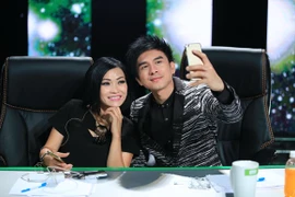 Đan Trường "phá" hình ảnh nghiêm túc, hôn lên má Phương Thanh