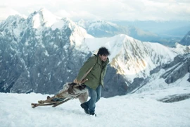 “Quyên” chính thức tung hình ảnh nóng bỏng, "máu lạnh" của Trần Bảo Sơn