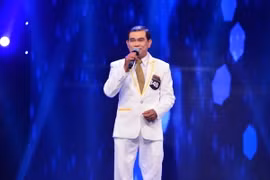 Không bỏ lỡ cơ hội, thí sinh 52 tuổi vừa cưới, vừa thi thố