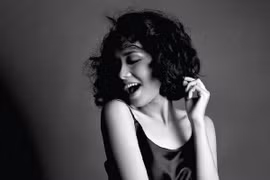 Nghe Hoàng Quyên tự sự trong album “Về” 