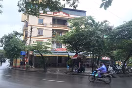  Tại quận Hoàng Mai: Bãi đỗ xe biến thành quán bia hơi