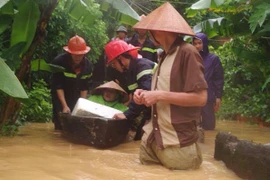  Lính cứu hỏa trong tâm lũ