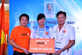 Kình ngư Ánh Viên và bố mẹ được bay miễn phí 2 năm