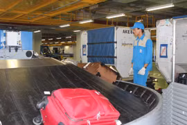 Hành lý được kiểm tra, vận chuyển như thế nào ở sân bay?