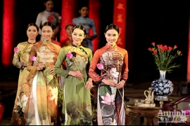 Ngất ngây với hình ảnh người phụ nữ Việt Nam trong tà áo dài tuyệt đẹp