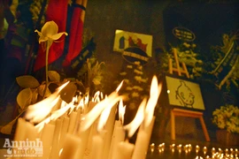 Những ngọn nến lung linh tưởng niệm các nạn nhân vụ khủng bố ở Brussels 