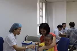 Nhanh chóng khắc phục tình trạng khan hiếm vaccine dịch vụ 