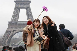 Pháp nâng niu "quả trứng vàng" du lịch
