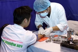 Thay đổi đường lây, dịch HIV diễn biến khó lường hơn
