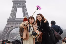 Pháp nâng niu "quả trứng vàng" du lịch