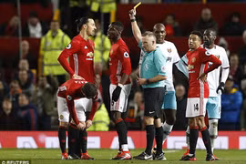 M.U vẫy vùng trong khủng hoảng