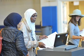 Hơn 33 triệu cử tri Mỹ đi bầu cử sớm