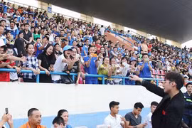 Khi bóng đá được "trợ thở" nhờ showbiz