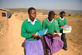 Nhiều bé gái Tanzania bỏ học vì nạn lạm dụng tình dục