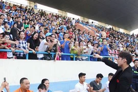 Khi bóng đá được "trợ thở" nhờ showbiz