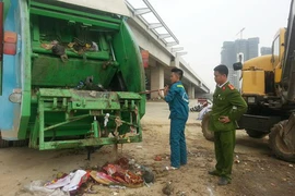 Xử lý doanh nghiệp đổ trộm "núi" rác thải 