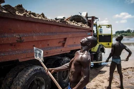 Tội phạm cát tặc lộng hành ở Kenya vì lợi nhuận khổng lồ