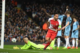 Lượt về vòng 1/8 Champions League: Tiếng vọng từ quá khứ