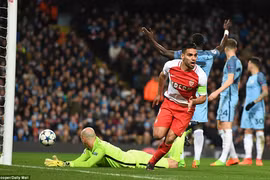 Lượt về vòng 1/8 Champions League: Tiếng vọng từ quá khứ