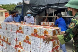 Những sản phẩm nước uống thiết thực hỗ trợ lực lượng vũ trang trên tuyến đầu chống dịch